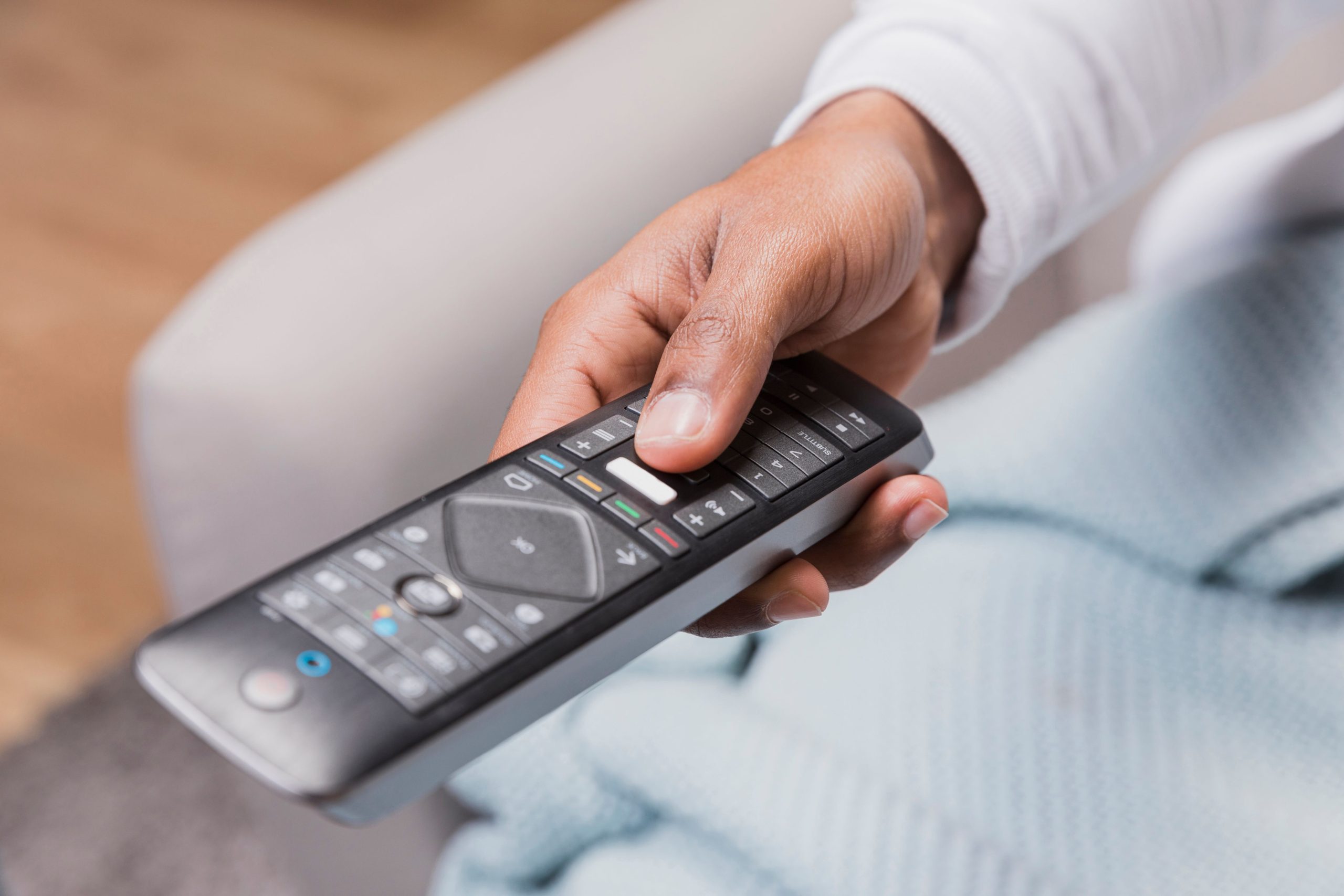 How to Connect a Universal Remote to a TV